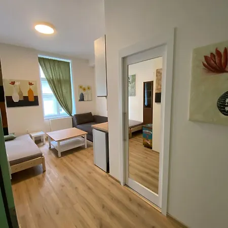 Apartment Garsoniera Centr, Na Hradbach 118 *