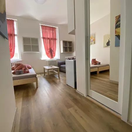 Apartment Garsoniera Centr, Na Hradbach 118