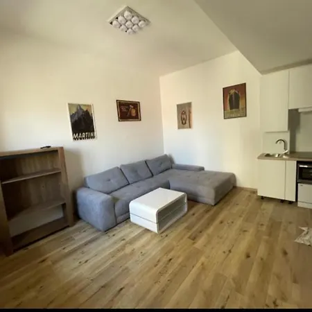 Garsoniéra Centr, Na Hradbách 118