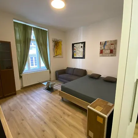 Garsoniéra Centr, Na Hradbách 118 *