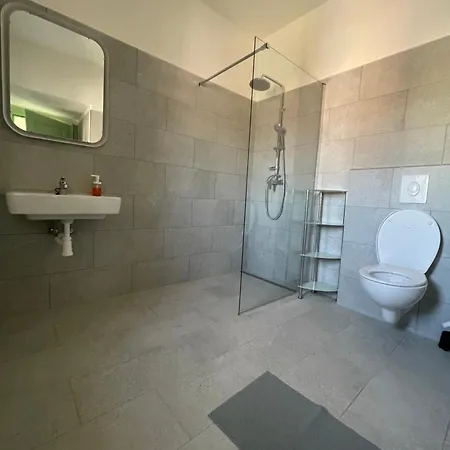 Garsoniéra Centr, Na Hradbách 118