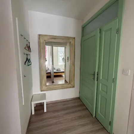 Garsoniéra Centr, Na Hradbách 118 *