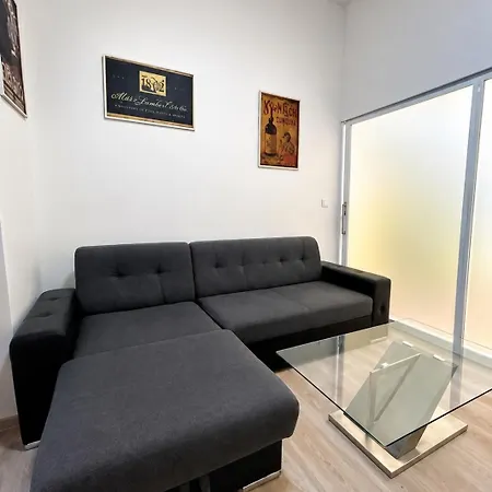 Garsoniéra Centr, Na Hradbách 118